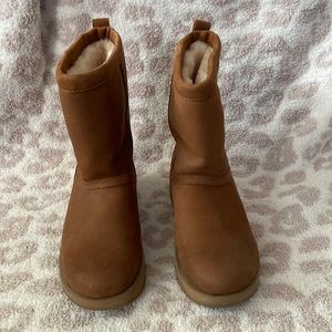 Ugg Boots Chestnut Size 8